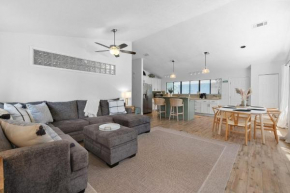 Sandpiper Cottage- Walk to Beach and Pier